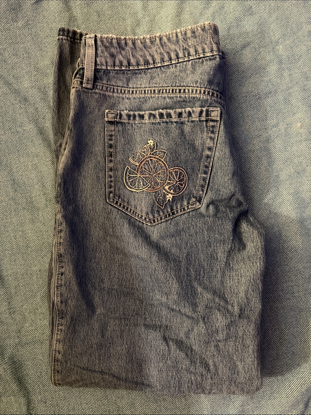 HOLLISTER low-rise Baggy Denim Jeans with Embroidered Back and front Pocket 6L